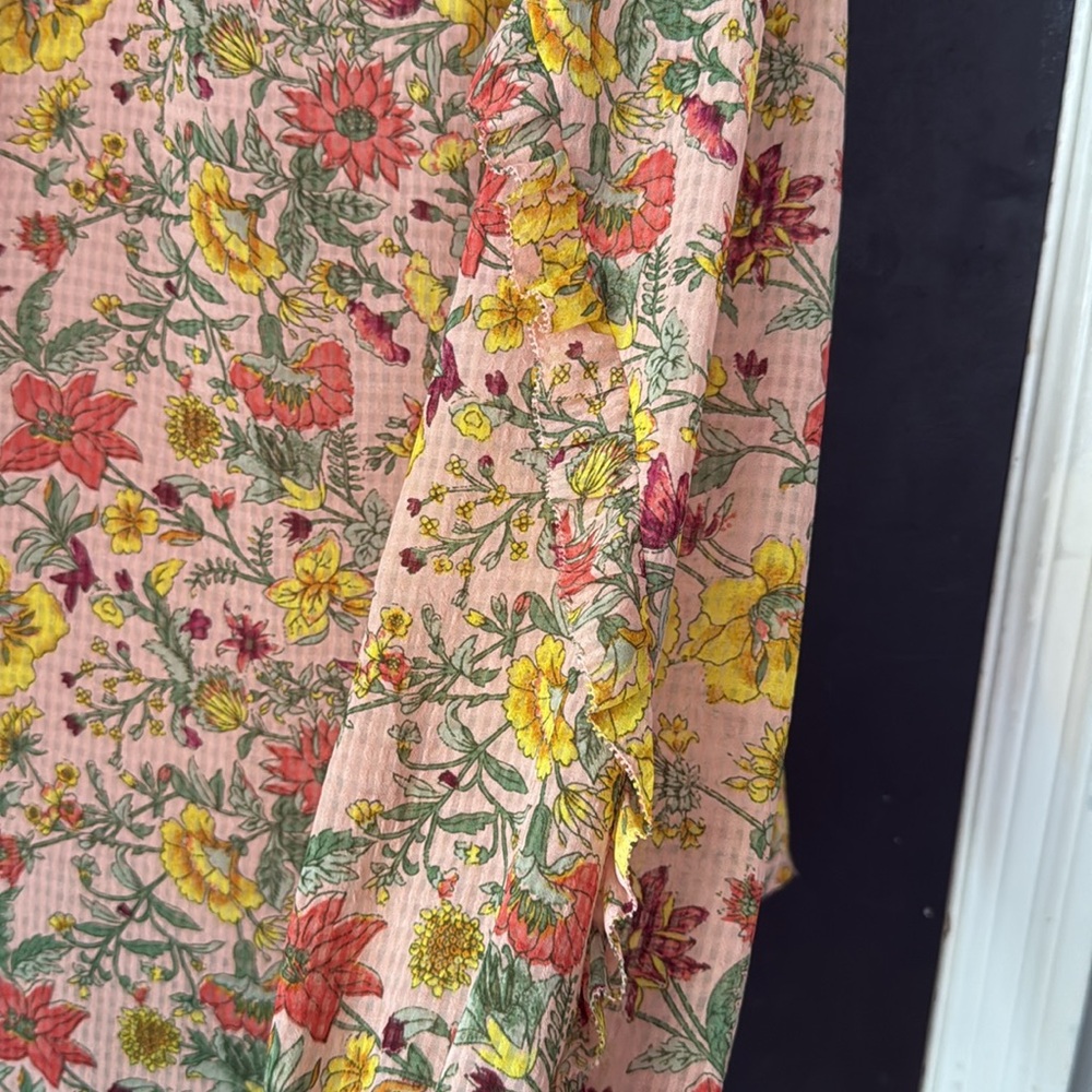 3/$18 LOFT Garden Ruffle Sleeve Blouse Size: L Length: 26” - Picture 5 of 8